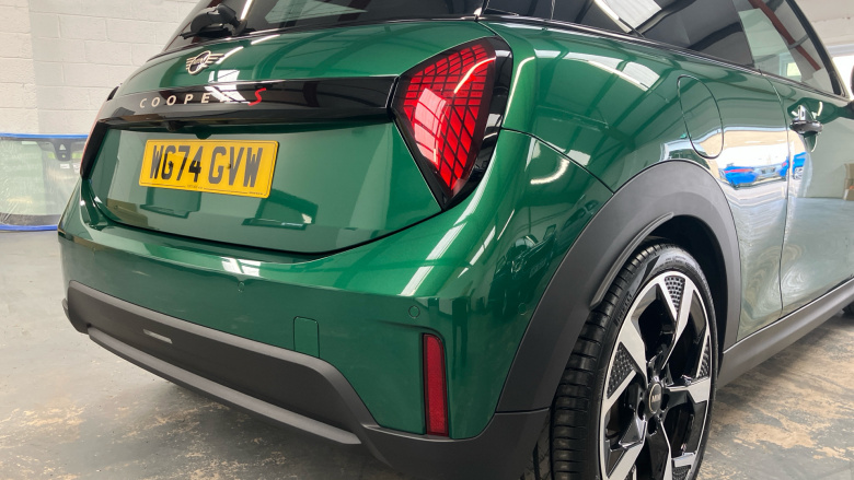 MINI Cooper 2.0 S Exclusive 3dr Auto Petrol Hatchback